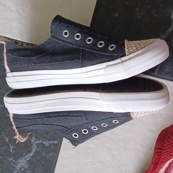 Gypsy Jazz Slip On Sneakers in Cream Tweet & Black Like New, Sz 8 - Picture 2 of 8